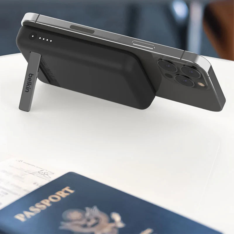 Belkin BoostCharge Magnetic Wireless Power Bank 5k + Stand Black