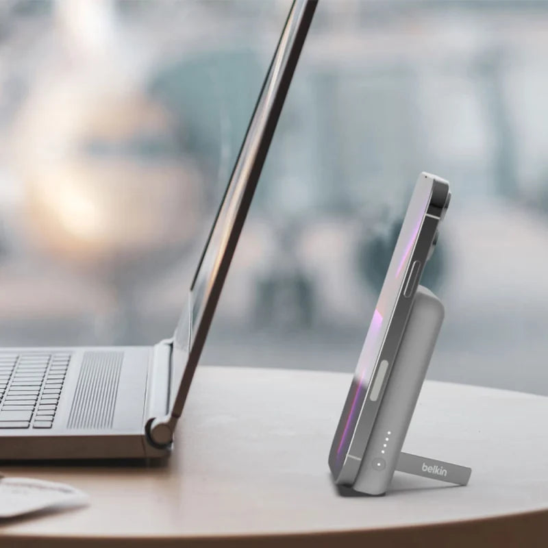 Belkin BoostCharge Magnetic Wireless Power Bank 5k + Stand Black