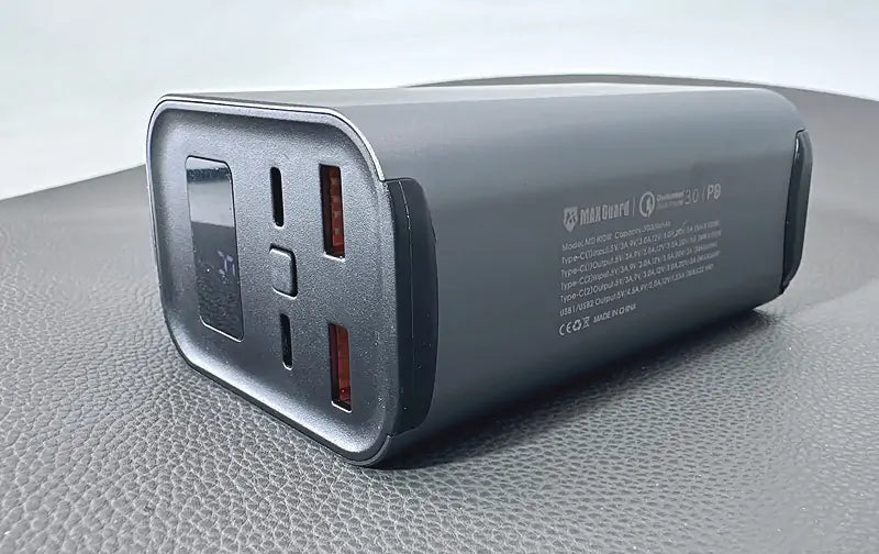 Maxguard 30000 mah PD 100W super fast charging power bank for laptop MD100W